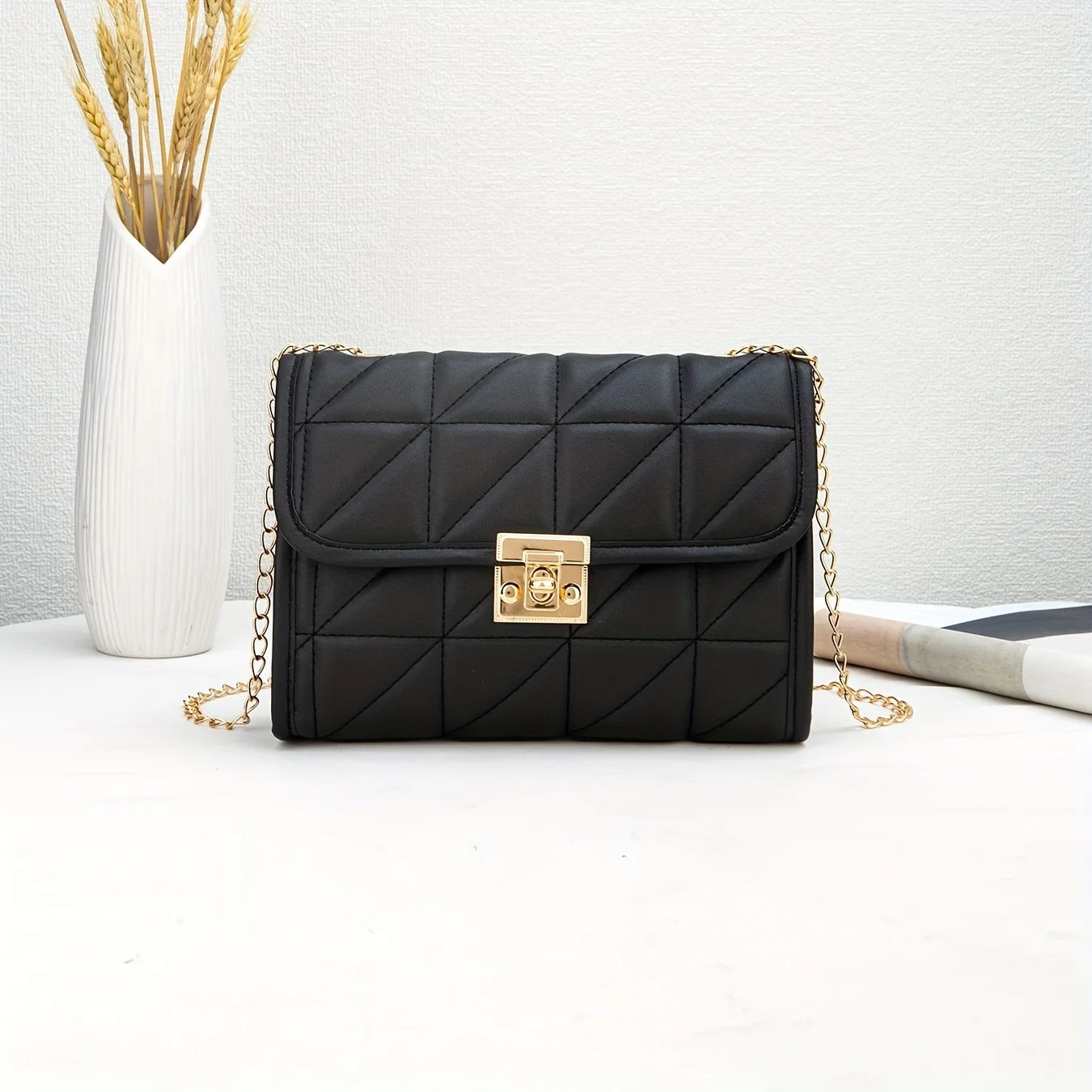 Bolsa Feminina Tiracolo Feminina Preta com Matelassê Geométrico