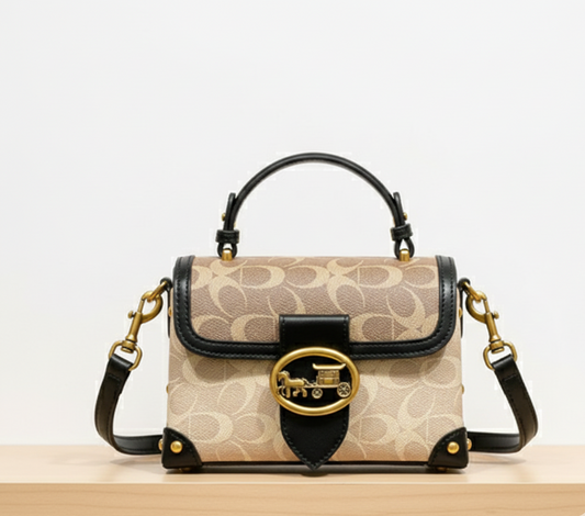 Bolsa Feminina Transversal Baú Heritage – Monograma e Detalhes Couro Caramelo