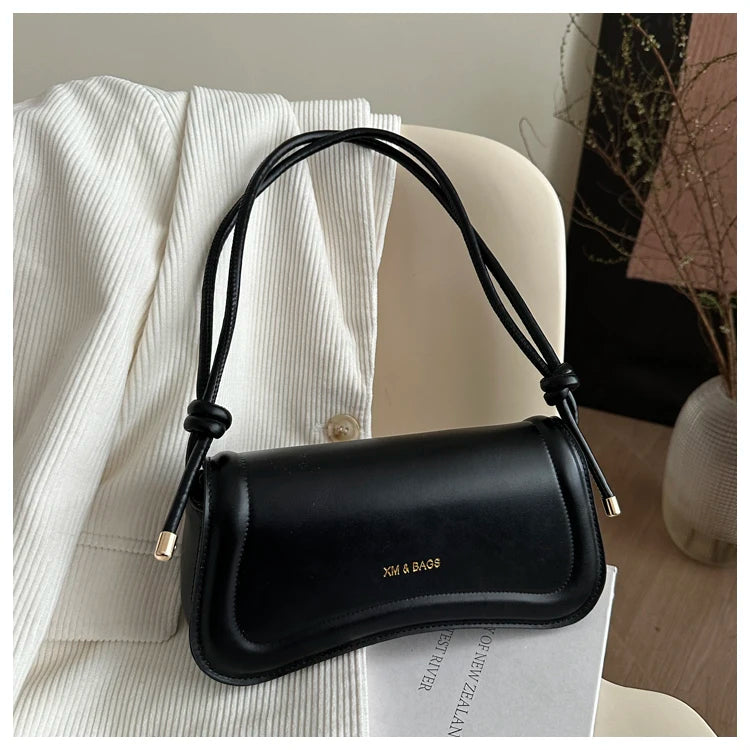 Bolsa Feminina Tiracolo Baguete Feminina Preta Minimalista com Alça de Nó Dupla