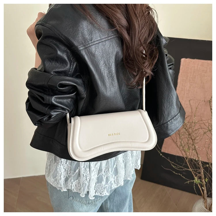 Bolsa Feminina Tiracolo Baguete Feminina Preta Minimalista com Alça de Nó Dupla