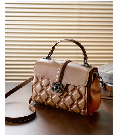 Bolsa Feminina Transversal Mocca Deluxe – Estruturada em Matelassê