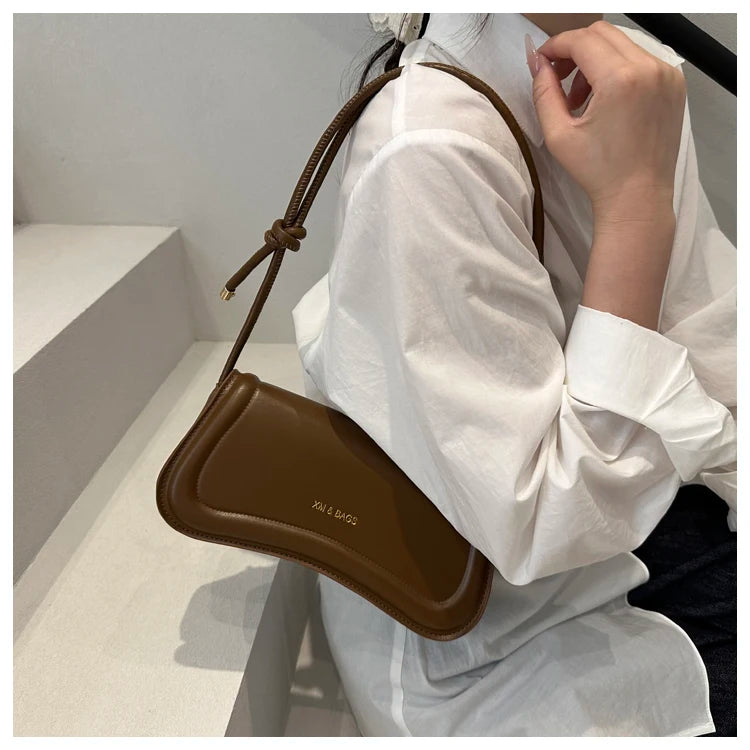 Bolsa Feminina Tiracolo Baguete Feminina Preta Minimalista com Alça de Nó Dupla