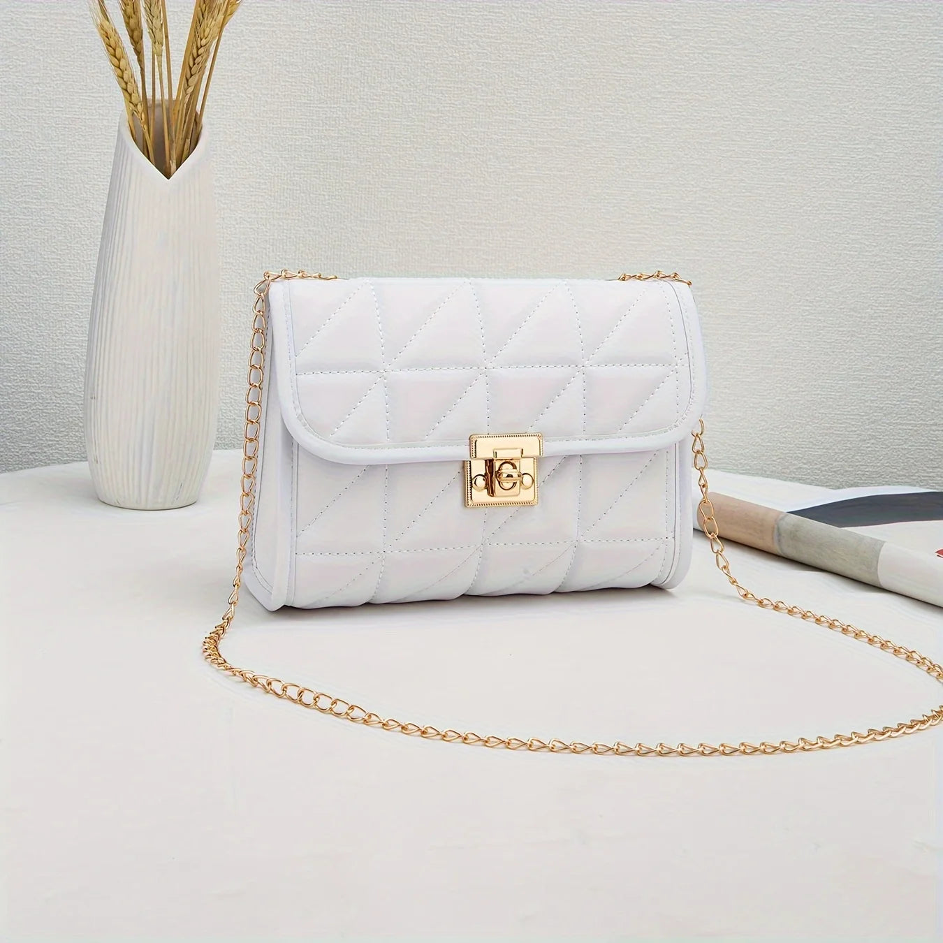 Bolsa Feminina Tiracolo Feminina Preta com Matelassê Geométrico