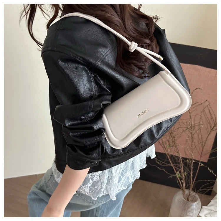 Bolsa Feminina Tiracolo Baguete Feminina Preta Minimalista com Alça de Nó Dupla