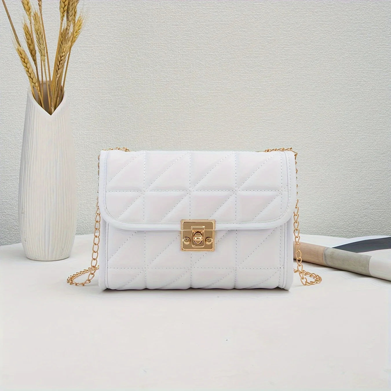 Bolsa Feminina Tiracolo Feminina Preta com Matelassê Geométrico