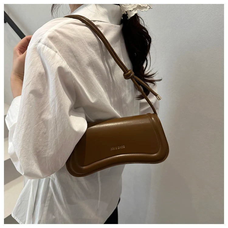 Bolsa Feminina Tiracolo Baguete Feminina Preta Minimalista com Alça de Nó Dupla