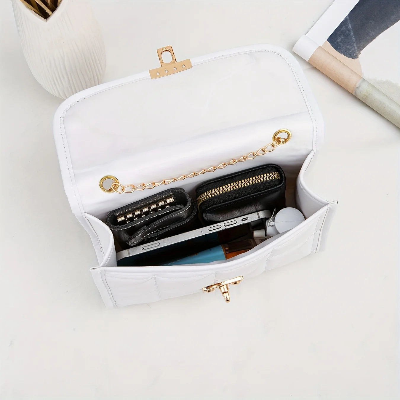 Bolsa Feminina Tiracolo Feminina Preta com Matelassê Geométrico