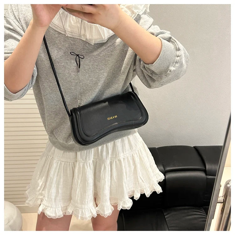 Bolsa Feminina Tiracolo Baguete Feminina Preta Minimalista com Alça de Nó Dupla