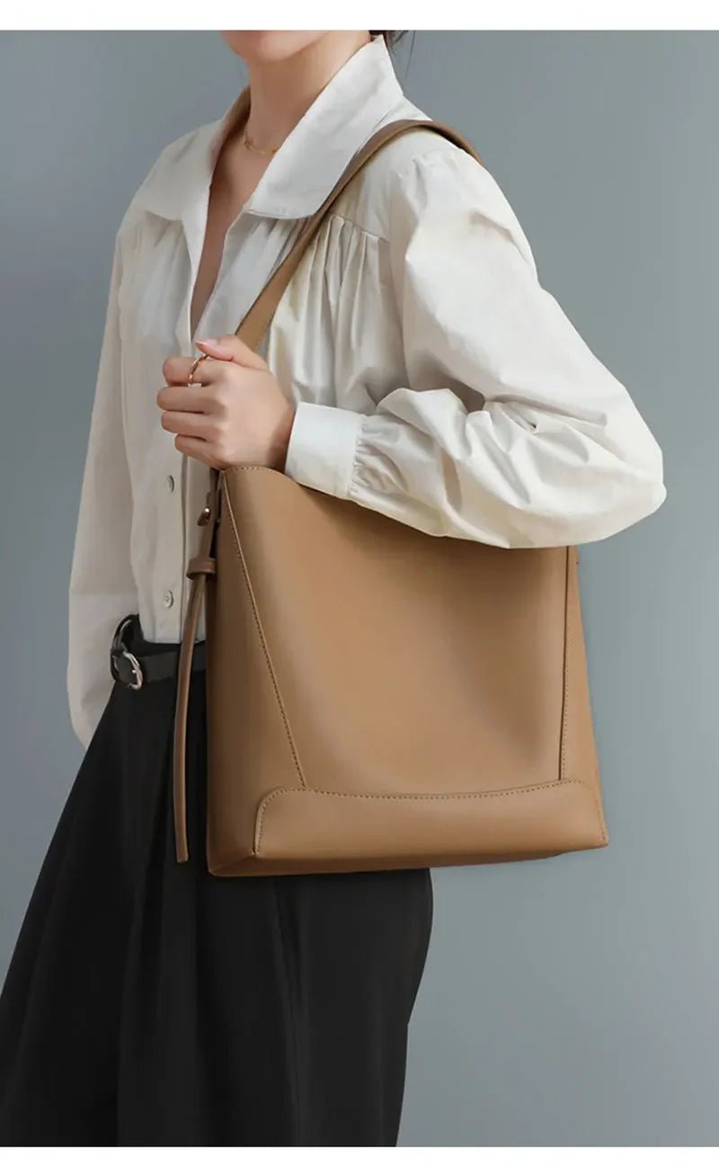 Bolsa Feminina de Couro Modelo Mocca Plus - Loja Glamurize LTDA