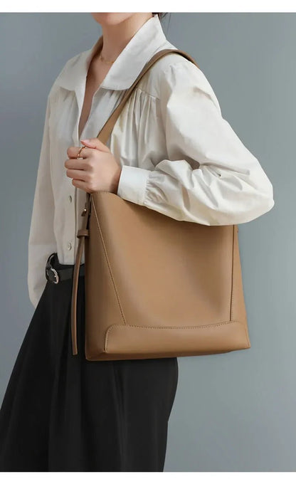 Bolsa Feminina de Couro Modelo Mocca Plus - Loja Glamurize LTDA