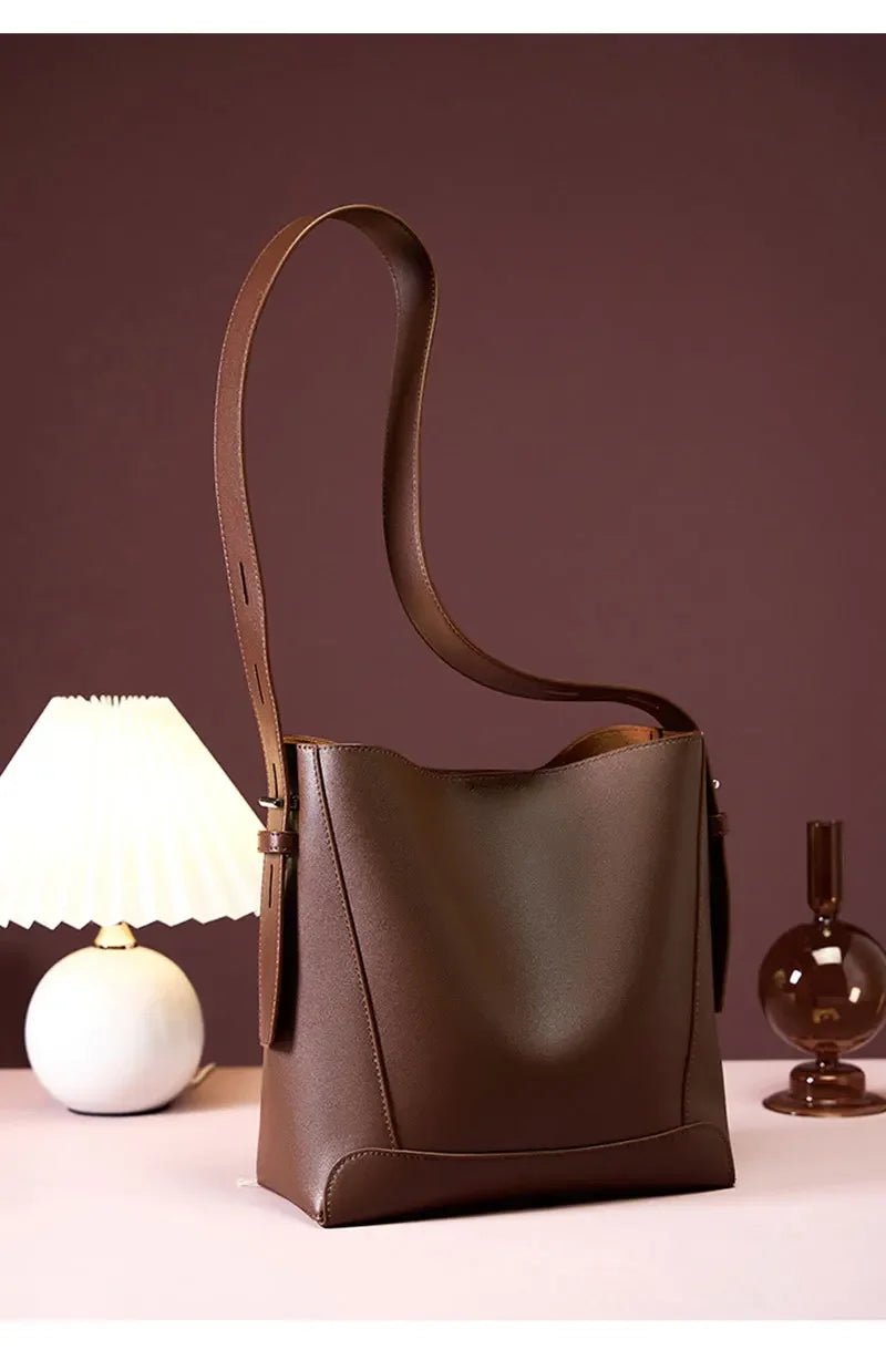 Bolsa Feminina de Couro Modelo Mocca Plus - Loja Glamurize LTDA