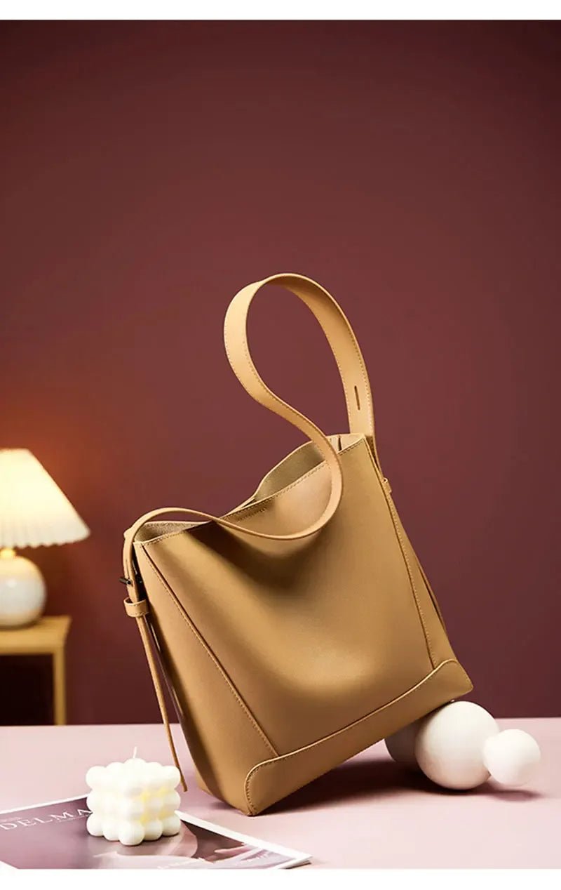 Bolsa Feminina de Couro Modelo Mocca Plus - Loja Glamurize LTDA