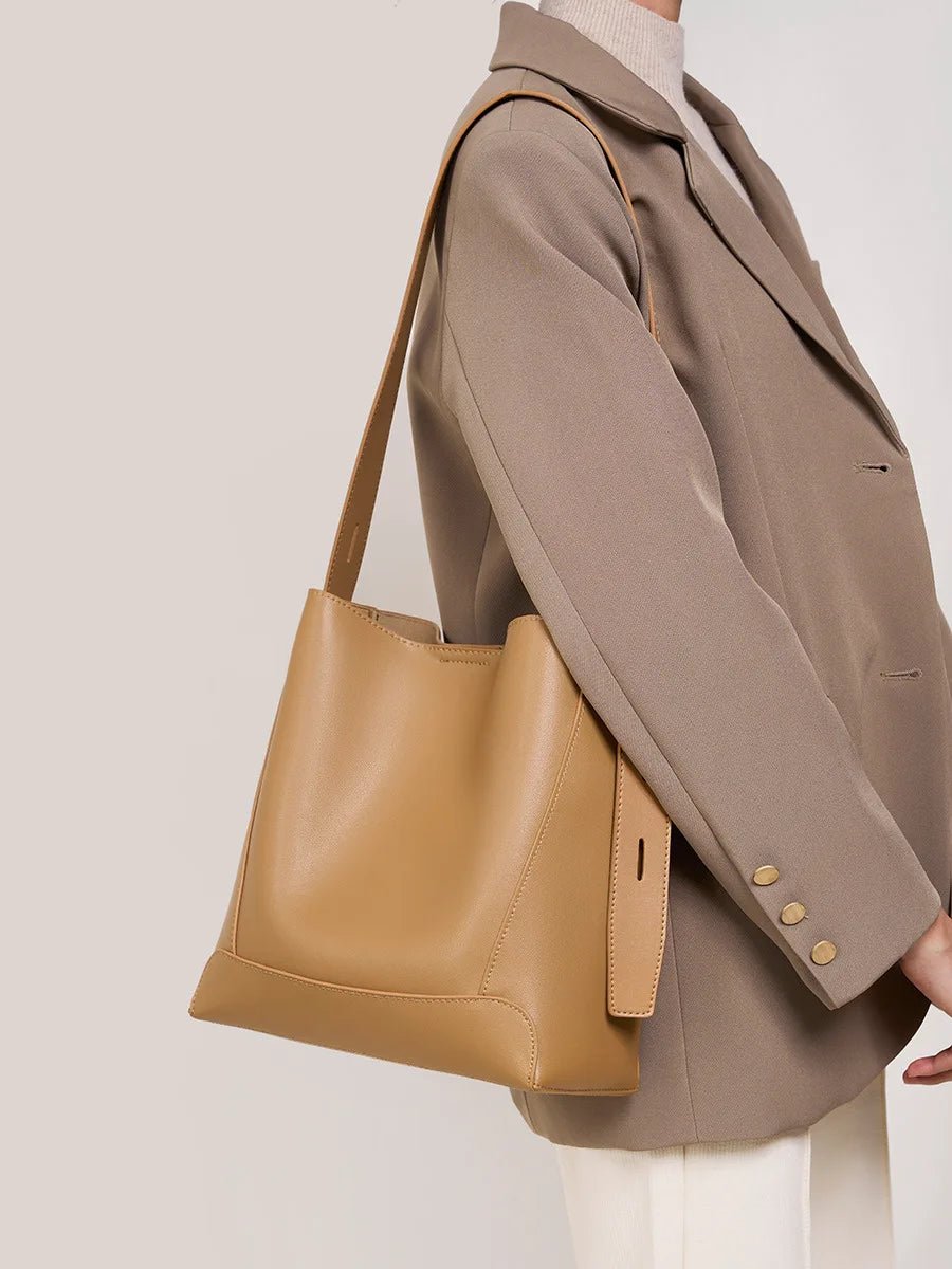 Bolsa Feminina de Couro Modelo Mocca Plus - Loja Glamurize LTDA
