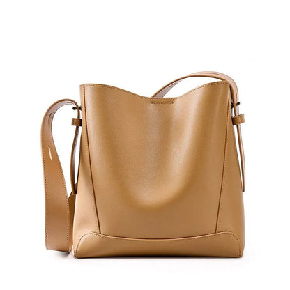 Bolsa Feminina de Couro Modelo Mocca Plus - Loja Glamurize LTDA