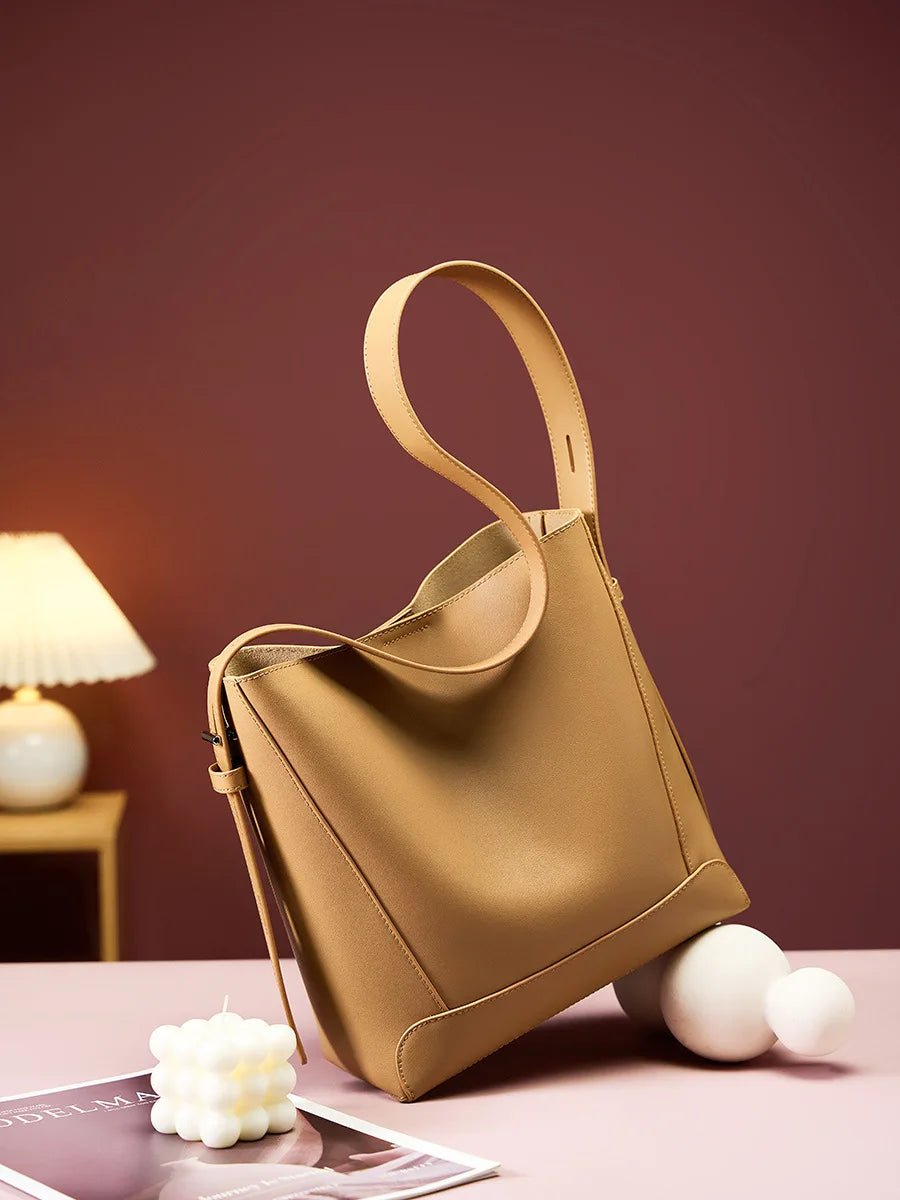 Bolsa Feminina de Couro Modelo Mocca Plus - Loja Glamurize LTDA