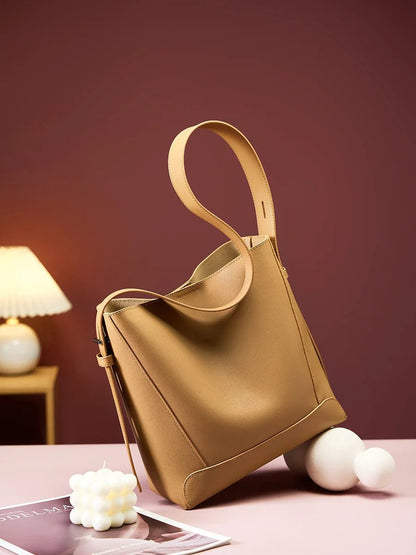 Bolsa Feminina de Couro Modelo Mocca Plus - Loja Glamurize LTDA
