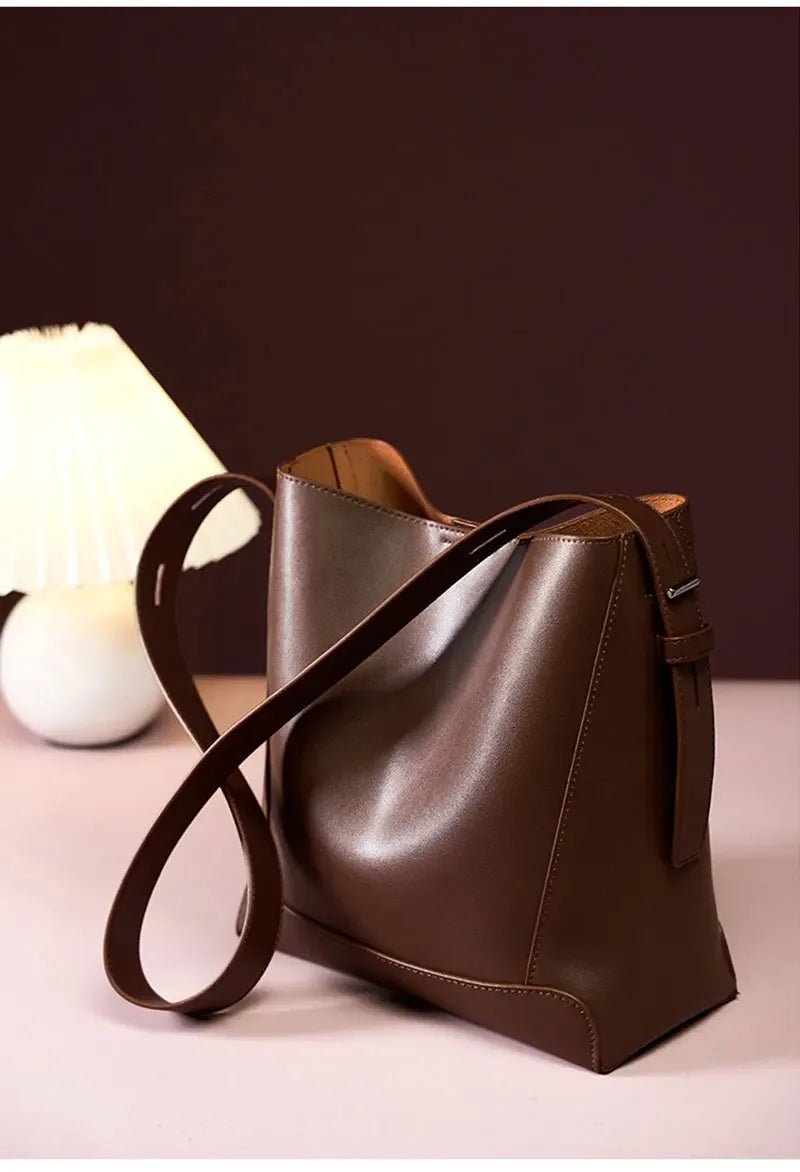 Bolsa Feminina de Couro Modelo Mocca Plus - Loja Glamurize LTDA