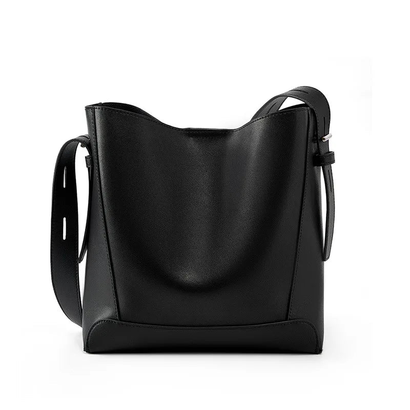 Bolsa Feminina de Couro Modelo Mocca Plus - Loja Glamurize LTDA