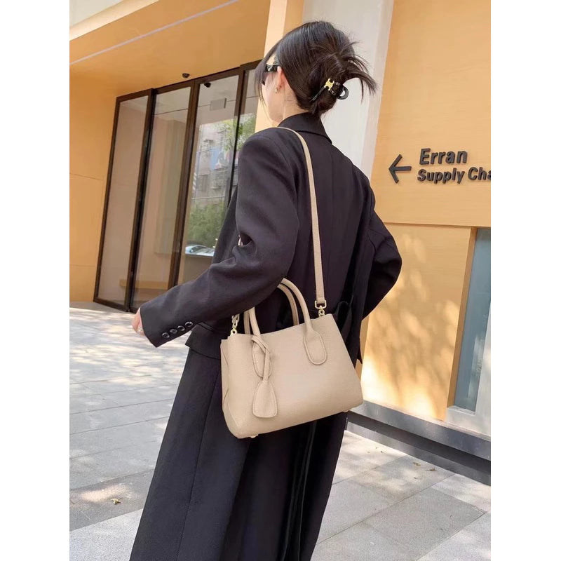 Bolsa Feminina Média Estruturada com 3 Divisórias e Alça Transversal Modelo Lorraine